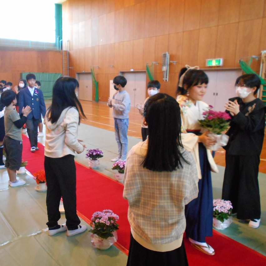 令和4年度卒業証書授与式 | 亀山市立昼生小学校